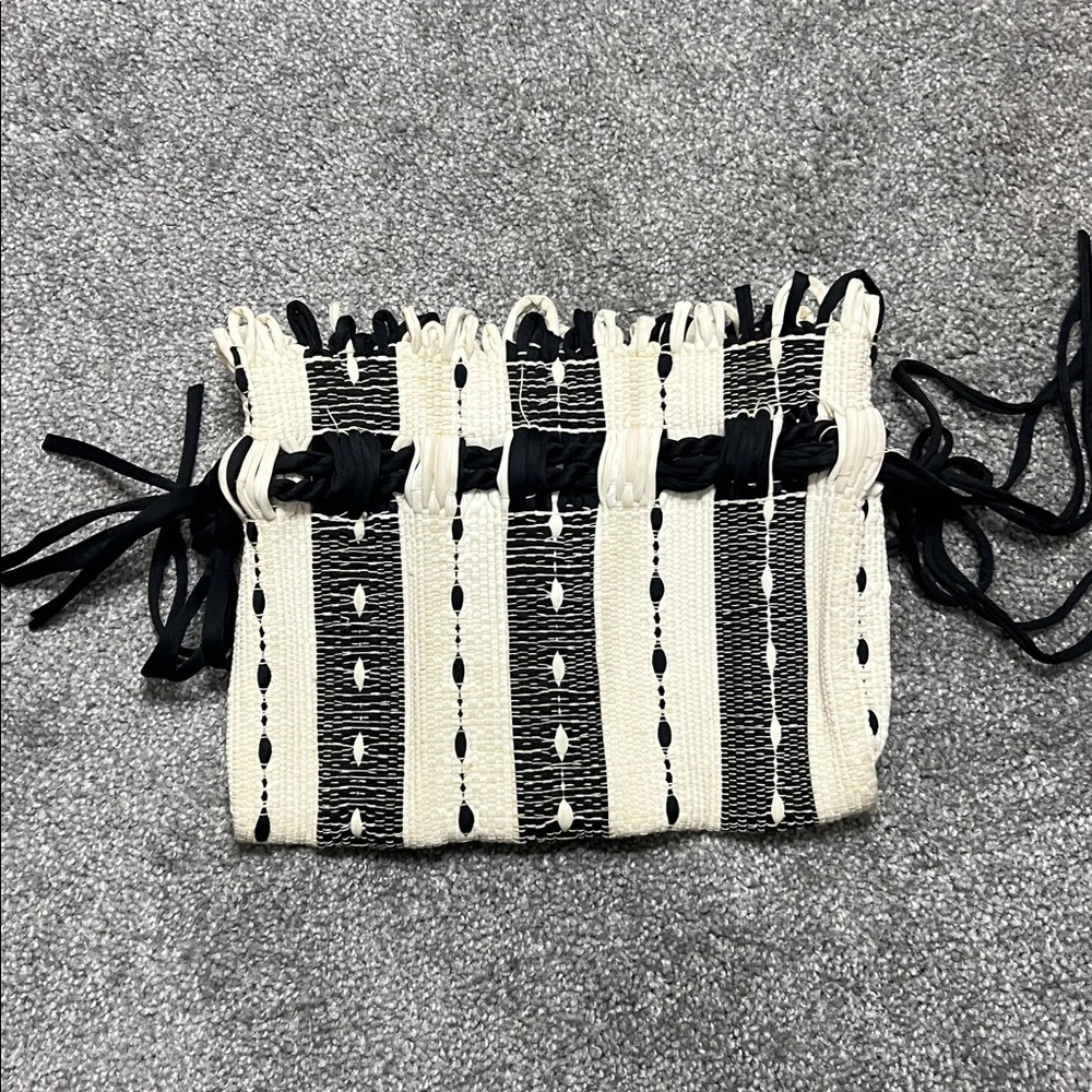 Stylish Black and Cream/ Ivory Wristlet - Picture 3 of 4